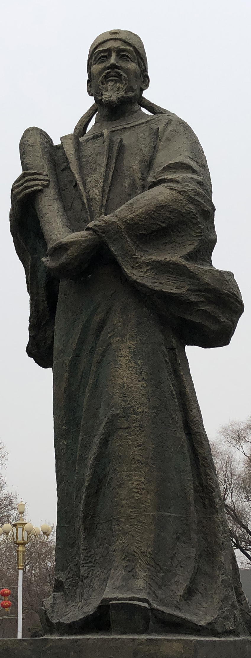 Part_of_the_statue_of_Guo_Shoujing_in_Xingtai.jpg