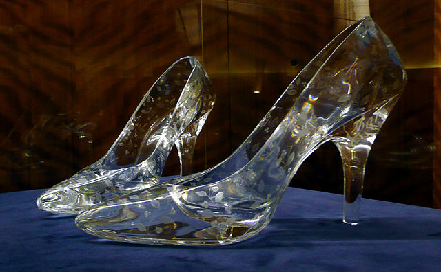 640px-Glass_slippers_at_Dartington_Crystal.jpg