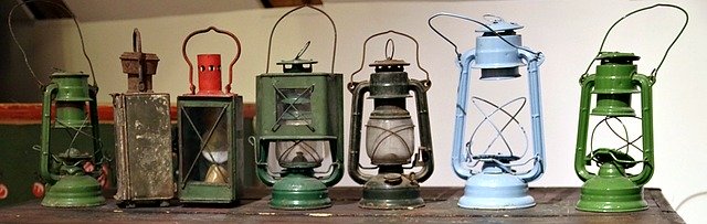 kerosene-lamp-2696645_640.jpg