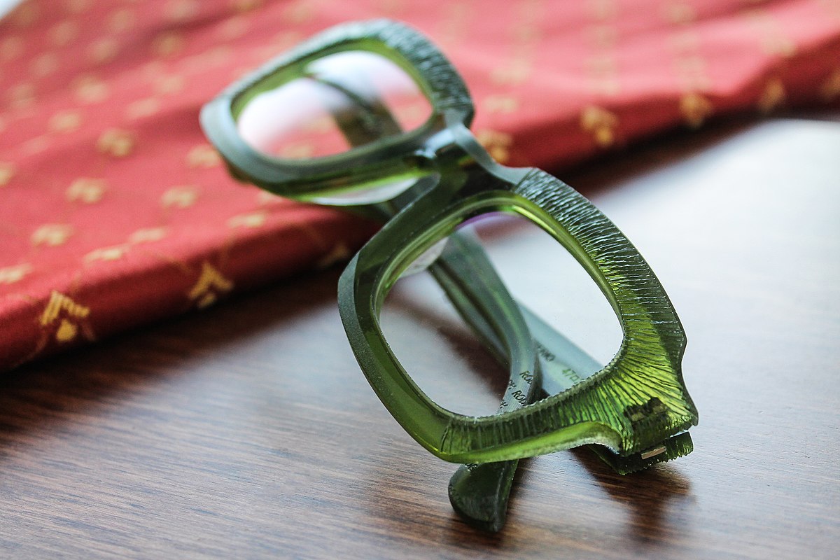 Green_Glasses.jpg