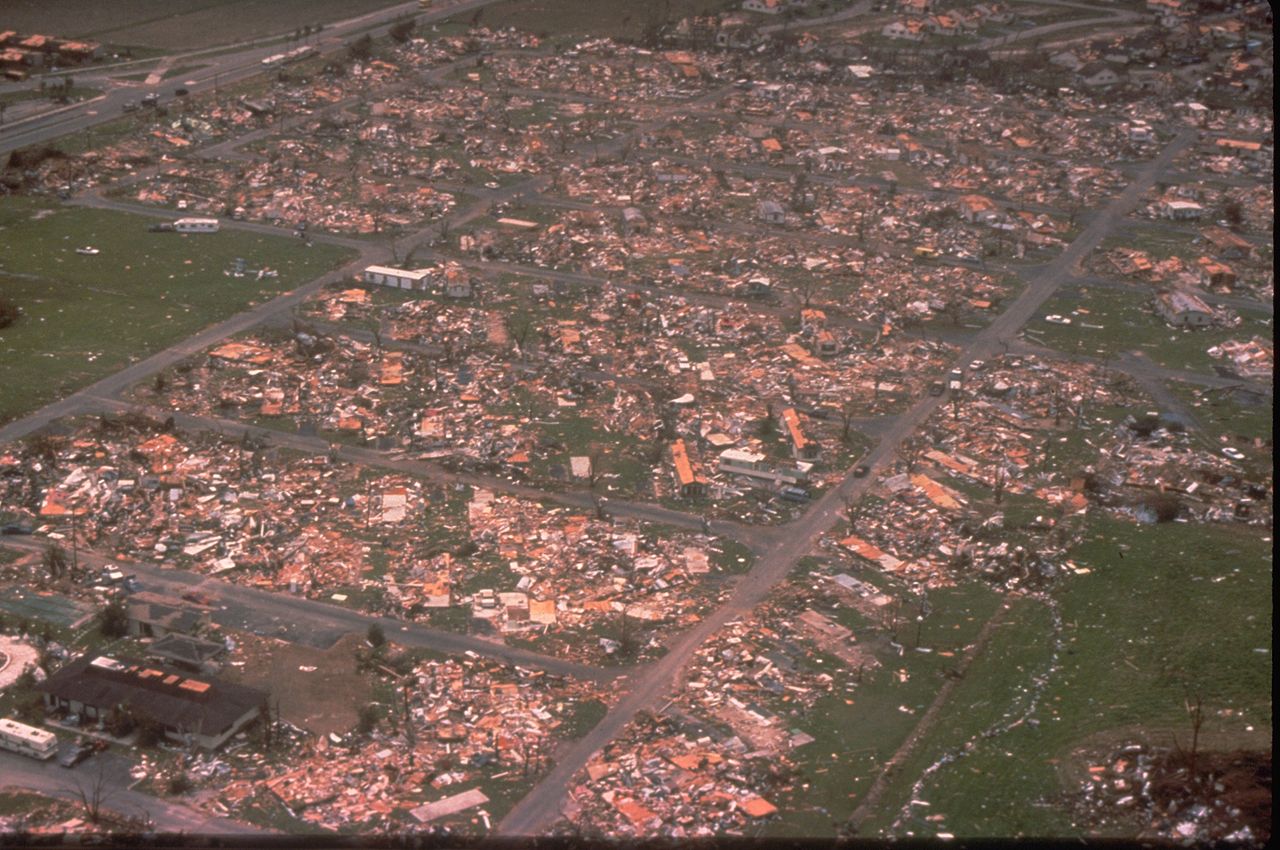 1280px-Hurricane_andrew_fema_2563.jpg