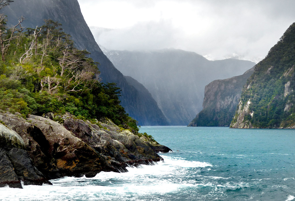 Milford_Sound_New_Zealand..jpg