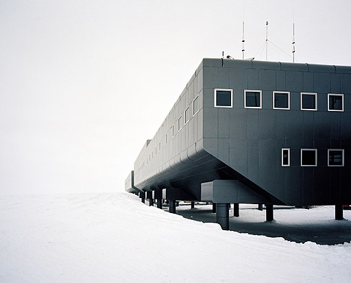 Amundsen–Scott_South_Pole_Station.jpg