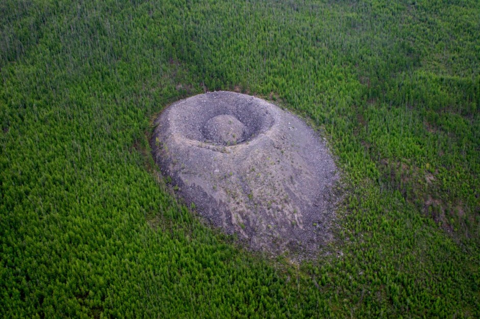 Patomsky_crater.jpg