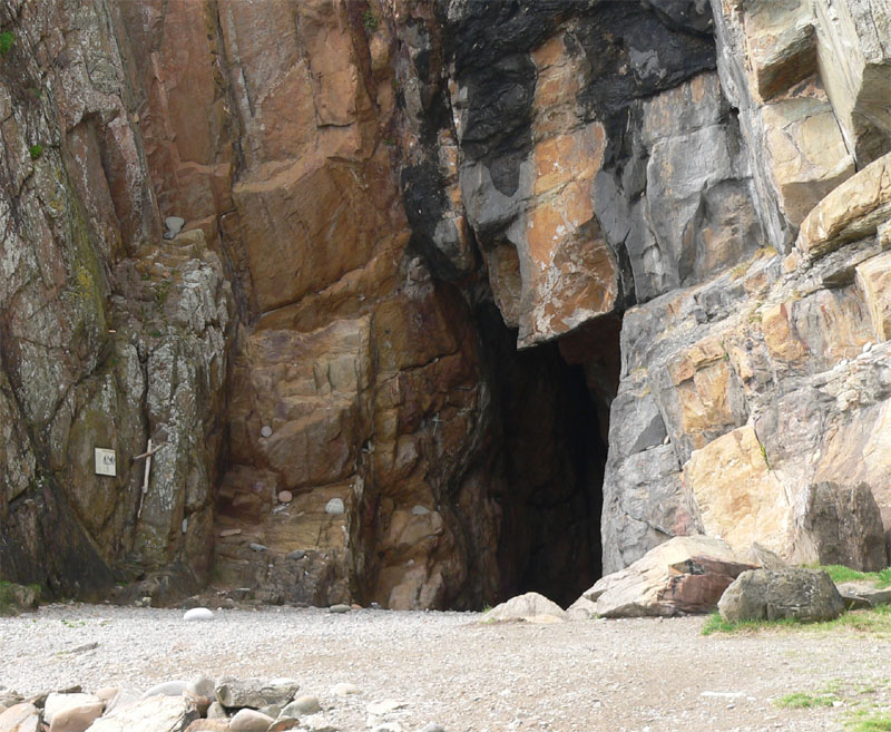 St_Ninian%27s_Cave_-_entrance.jpg