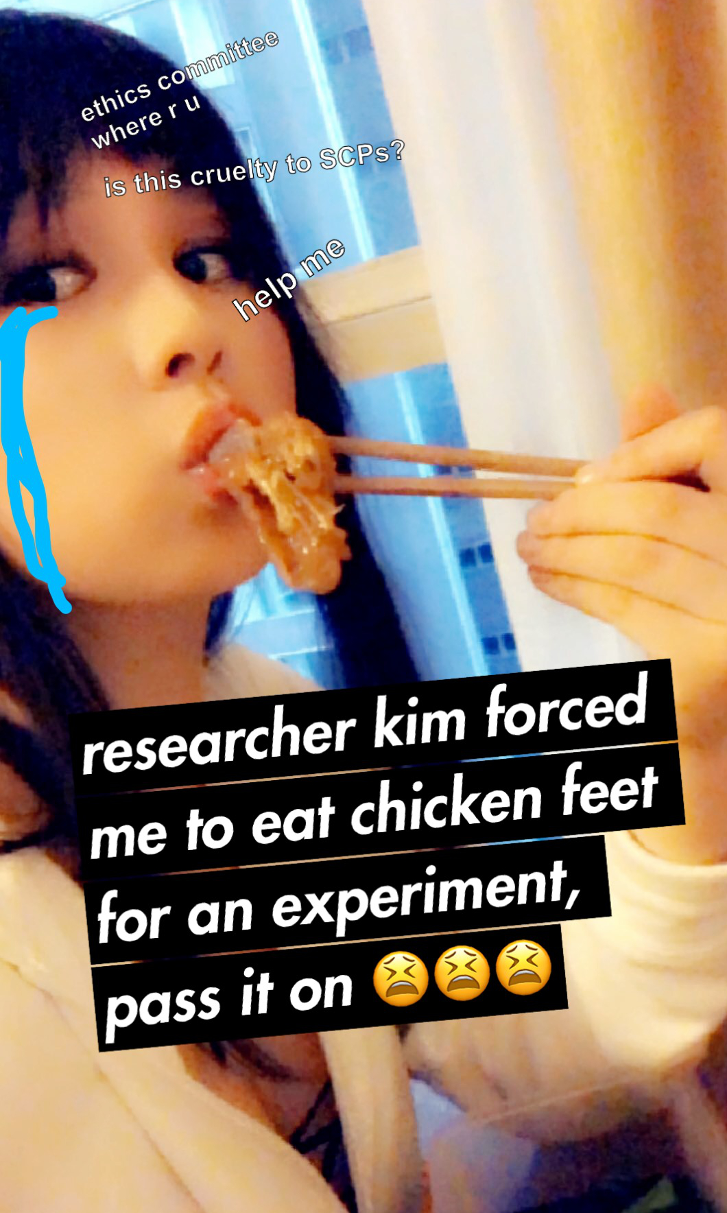 snapghost_scp_eats_chicken_feet.jpg