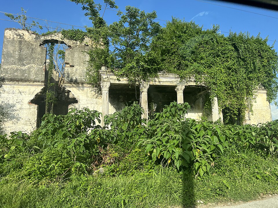 Abandoned_house_of_Carmita.jpg