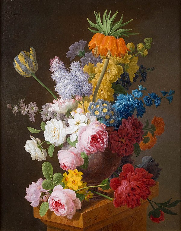 一幅静物画,描绘了一只安放在底座上的花瓶,花瓶中绽放出七彩的花朵。