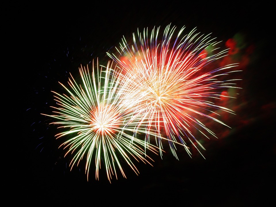 fireworks-227383_960_720.jpg
