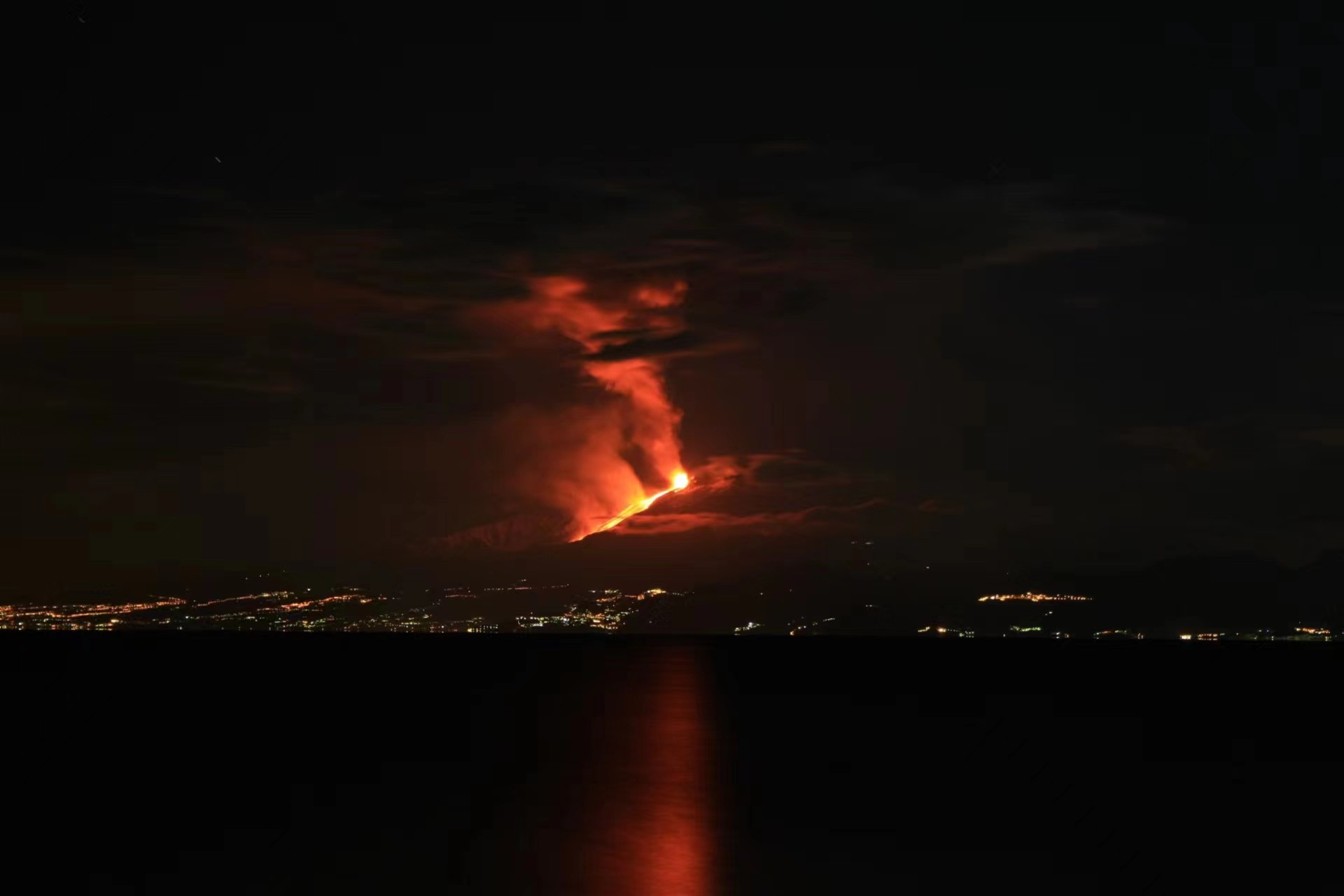 Eruzione_Etna_13-01-2011.JPG