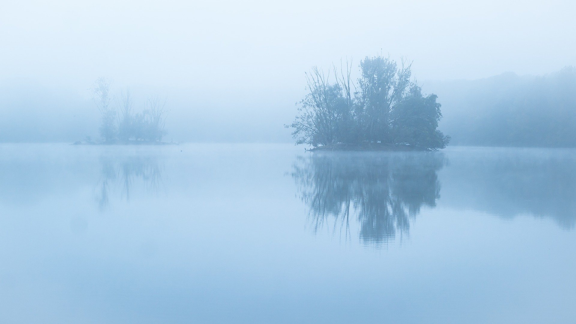 Foggy_lake.jpg