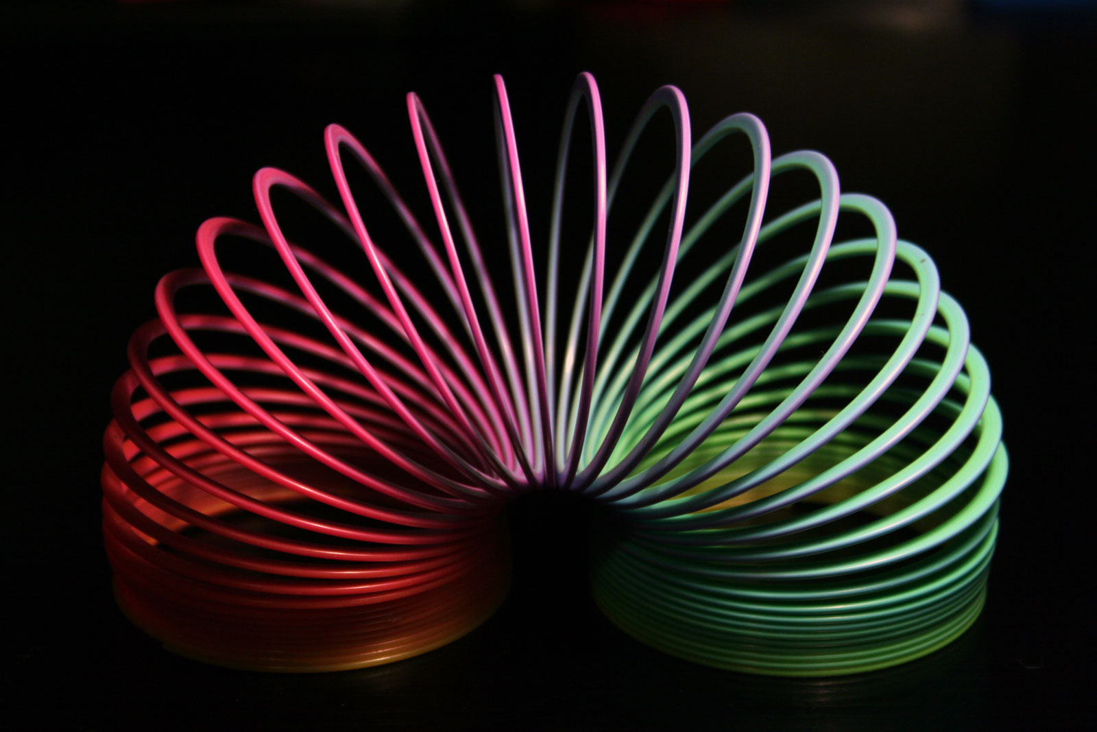 Slinky_rainbow.jpg