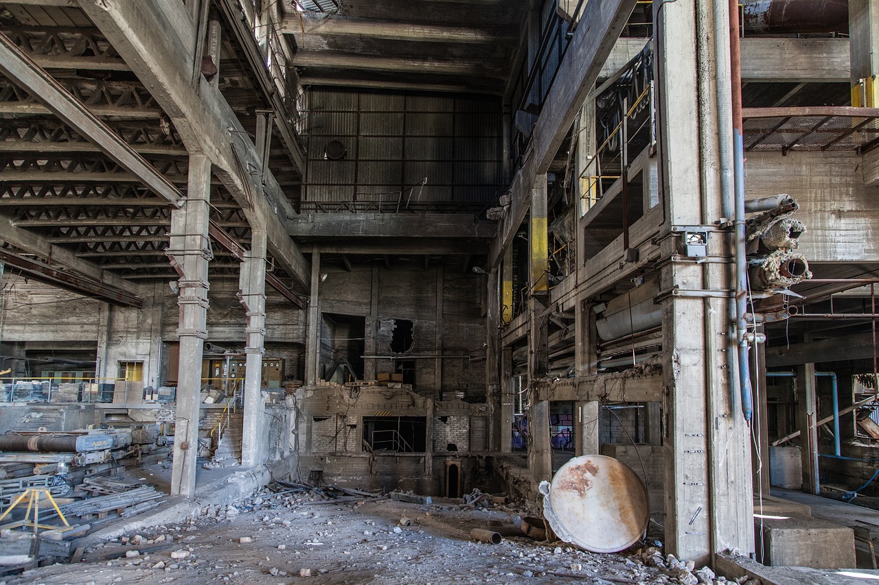 abandoned-factory-1513012_1280.jpg