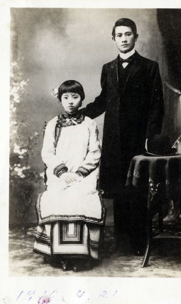 photoofthechinesecouple